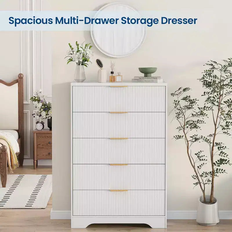 Commode Blanche pour Chambre, Grande Commode Moderne de 80 cm avec 5 Tiroirs à Coulissement Doux et Poignées en Métal Doré, pour Placard, Entrée, Couloir