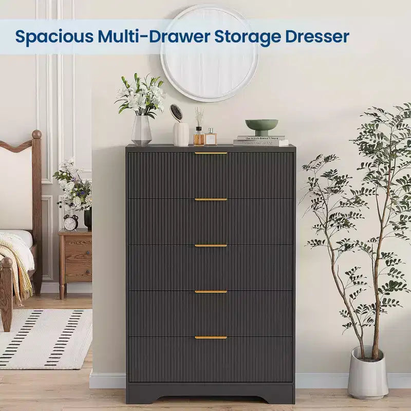 Commode Blanche pour Chambre, Grande Commode Moderne de 80 cm avec 5 Tiroirs à Coulissement Doux et Poignées en Métal Doré, pour Placard, Entrée, Couloir