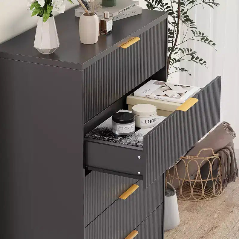 Commode Blanche pour Chambre, Grande Commode Moderne de 80 cm avec 5 Tiroirs à Coulissement Doux et Poignées en Métal Doré, pour Placard, Entrée, Couloir